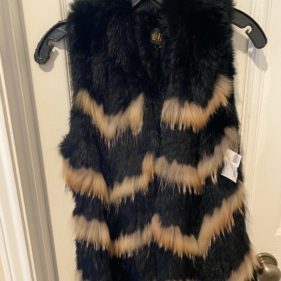 Like new metric knits collection fur vest - Picture 6 of 6